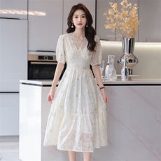 法式气质连衣裙女中长款2025夏季新款时尚高级感遮肚子立体织花裙，女装连衣裙，时尚俏佳人