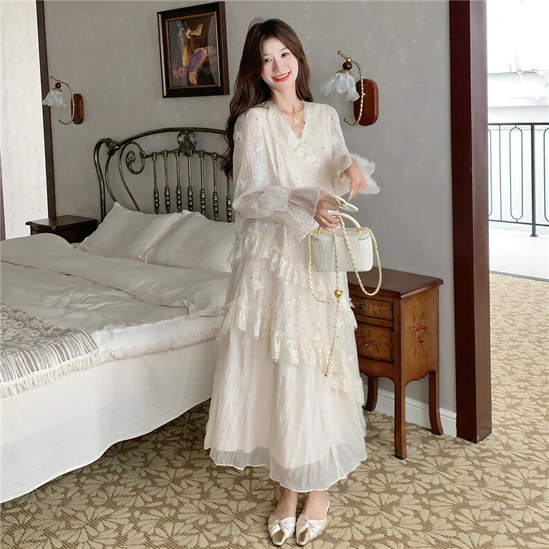米白色超仙甜美V领亮片连衣裙女春秋2025新款拼接蛋糕裙独特漂亮,女装连衣裙,2C111
