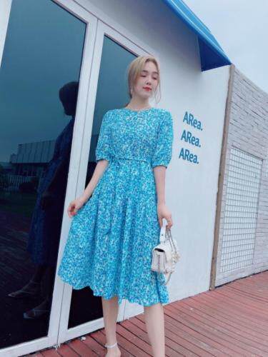 夏季新款碎花连衣裙，女装连衣裙，依岸