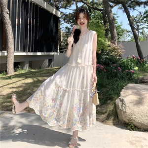 复古法式甜美浪漫风减龄印花连衣裙夏季2025时尚流苏绑带领口长裙图片
