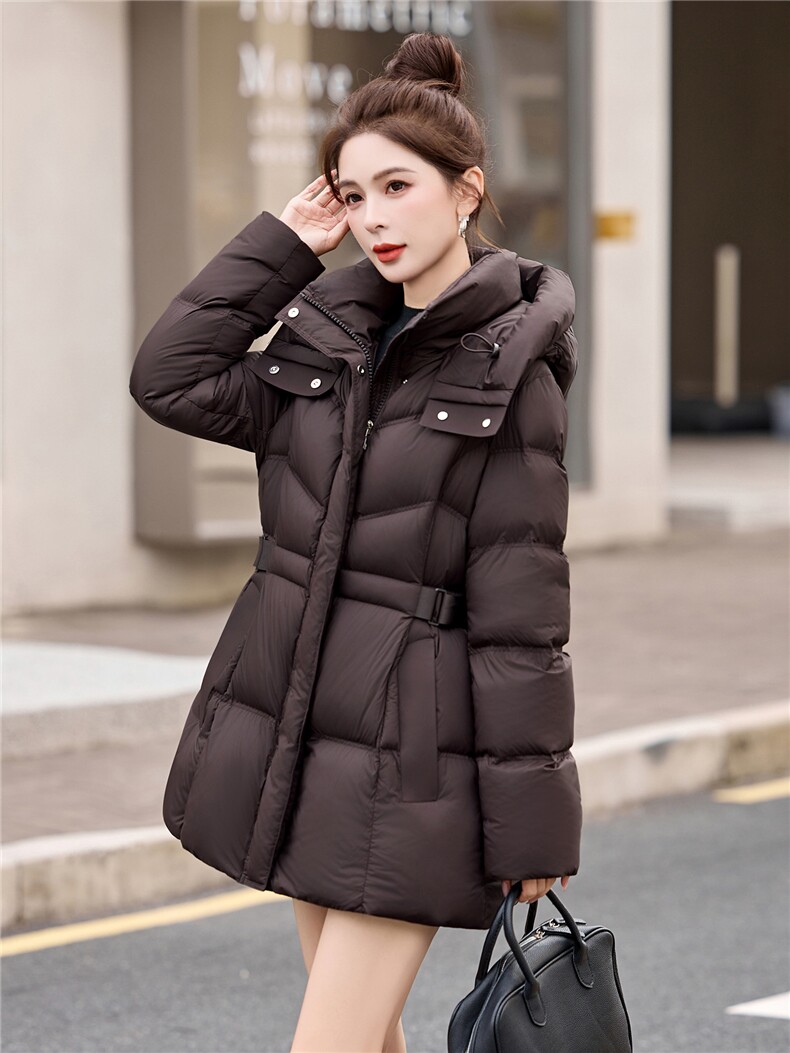 2025年冬季90白鸭绒有帽不可拆中长款,女装羽绒服,艾尚靓装