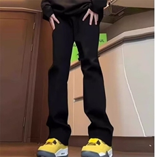 黑色