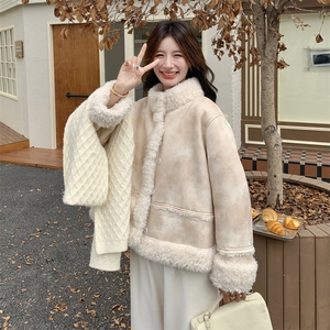 杏色温柔风皮毛一体羊羔毛外套女2025冬季新款高级感气质显瘦棉服图片