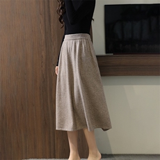 2025年秋季中腰百搭中长款平面伞裙，女装半身裙，举月羊绒