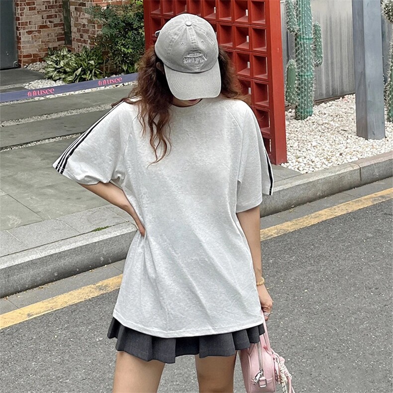 抖音得物品质二开240克宽松纯棉美式潮牌印花三条杠中性风短袖T恤图片