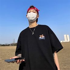 黑色