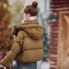 2025年冬季保暖连帽宽松休闲风白鸭绒短款外套羽绒服，女装羽绒服，米雪儿