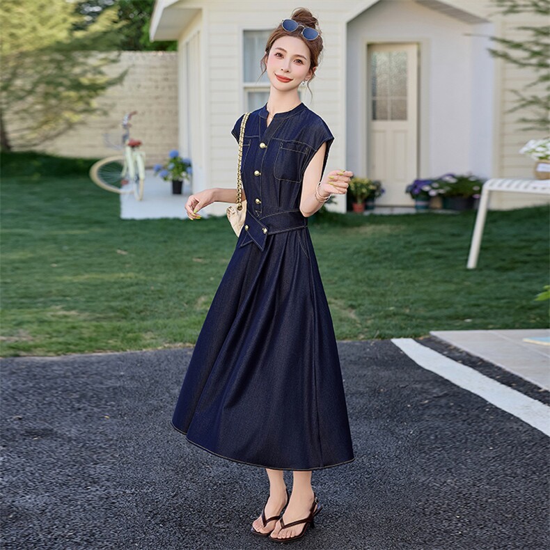 2026夏季新款时尚百搭设计感立领牛仔连衣裙收腰显瘦减龄连衣裙女，女装连衣裙，印象茜
