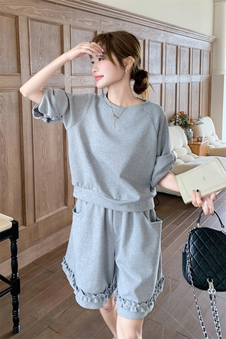 高级感通勤穿搭灰色短袖套装女夏2025超火好看t恤短裤休闲两件套,女装套装/套裙,红龙果