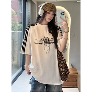 抖音得物品质二开240克宽松纯棉美式潮牌印花三条杠中性风短袖T恤图片