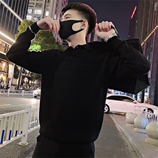 黑色