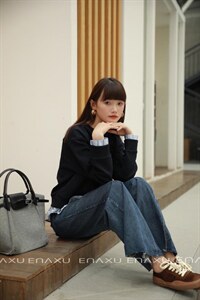 伊奈秀 秋季假两件凹凸印花卫衣女图片