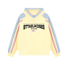 米黄色拼天蓝