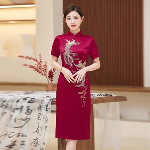 婚宴旗袍连衣裙高贵洋气妈妈礼服大码红色手工绣花醋酸绸缎图片