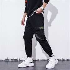 黑色