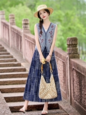 夏季新款2026气质时尚复古撞色刺绣牛仔马甲+碎花大摆裙两件套，女装套装/套裙，魅影