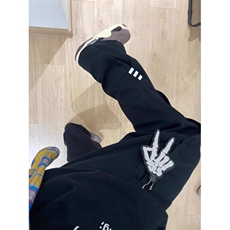 黑色