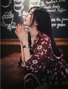 红依娜2025新款秋装雪纺花色V领松紧腰套头长袖印花连衣裙女装潮图片