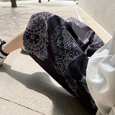 黑色