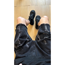 黑色
