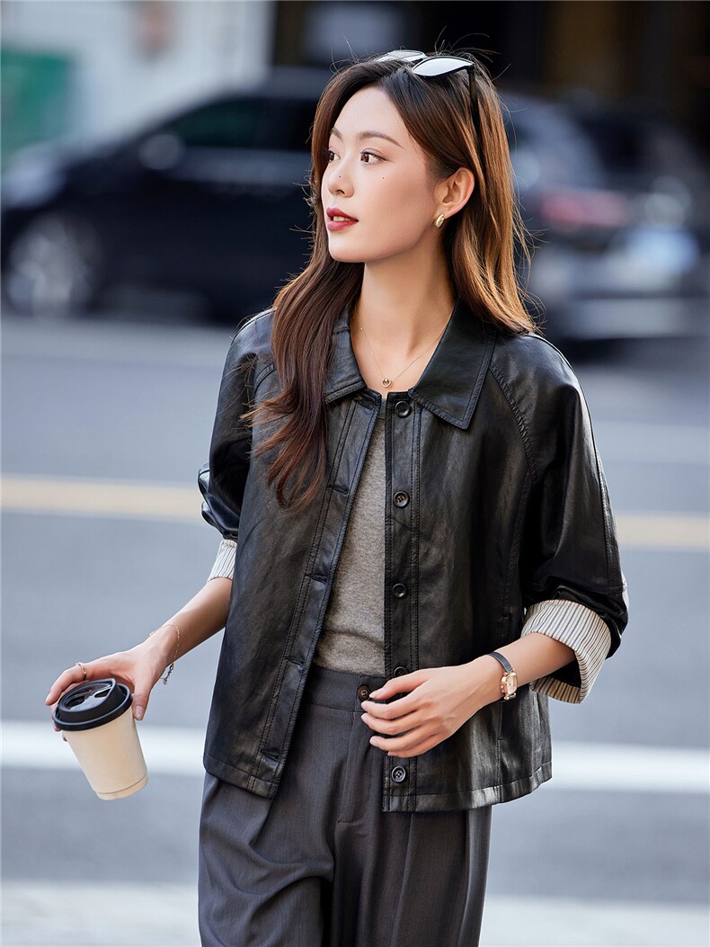 时尚翻领皮衣外套女2025春秋新款条纹拼接PU皮夹克短款高级感上衣,女装短外套,靓衣阁