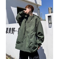墨绿色