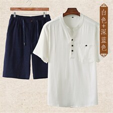 白色上衣＋深蓝短裤