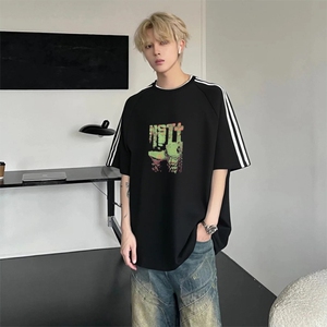 抖音得物高品质二开240克宽松纯棉美式潮牌三条杠织带短袖T恤图片