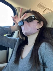 灰色