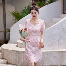 时尚印花刺绣连衣裙女夏季2025新款显瘦气质高质感连衣裙，女装连衣裙，英标秀（1C119）