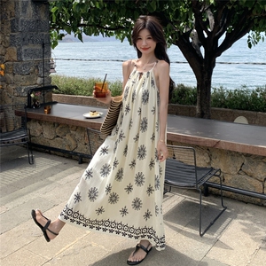 浪漫甜美印花吊带连衣裙女2025夏季新款小众设计感无袖裙子A字裙图片