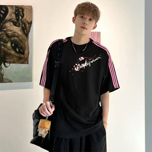 抖音得物品质二开240克宽松纯棉美式潮牌印花三条杠中性风短袖T恤图片