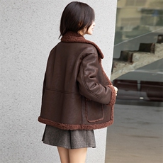 现货羊羔毛外套秋冬女2024新款韩系高级感短款大口袋皮毛一体棉衣，女装羊羔毛/颗粒绒，美拉德工厂直营店