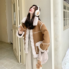 卡其色皮毛一体羊羔毛外套女冬韩系小个子宽松加厚保暖毛绒棉服，女装短外套，2C028