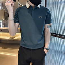 墨绿色