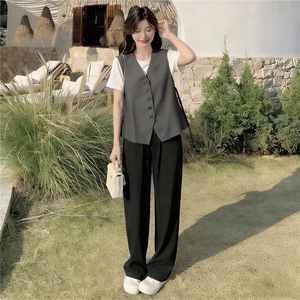欧货运动套装女春款圆领纽扣马甲上衣内搭白色T恤阔腿长裤三件套图片