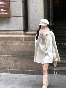 【依嘟】高级感独特超好看今年流行斗篷赫本小香风羊毛外套(配可图片