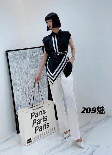 套装配腰带，女装职业装，魅力女王