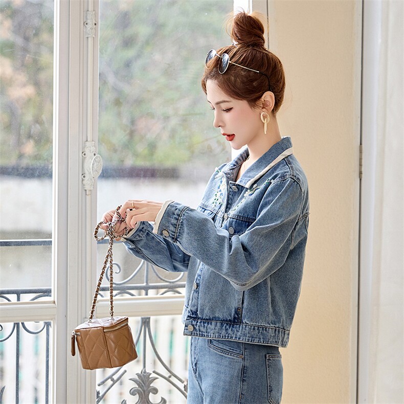 2025春季新款国潮绣花复古做旧水洗短款牛仔外套女小个子百搭上衣,女装短外套,韩然一族