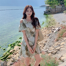 度假风穿搭套装2025年夏季新款露肩上衣裤裙小个子减龄印花两件套，女装套装/套裙，千寻