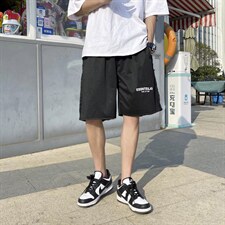 黑色