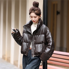 美拉德pu皮羽绒服女短款冬季新款免洗立领小个子加厚白鸭绒外套，女装羽绒服，意芙