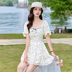2026年夏季时尚潮流蕾丝花边拼接波点连衣裙优雅浪漫，女装连衣裙，江南富贵女