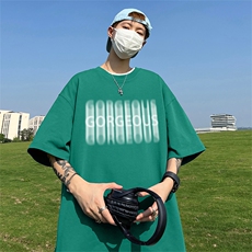 墨绿色