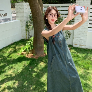 蓝色无袖背心工装牛仔连衣裙女夏季新款小个子复古休闲慵懒风长裙图片