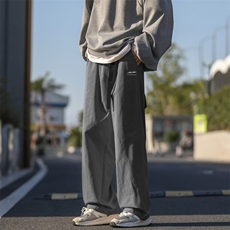深灰色