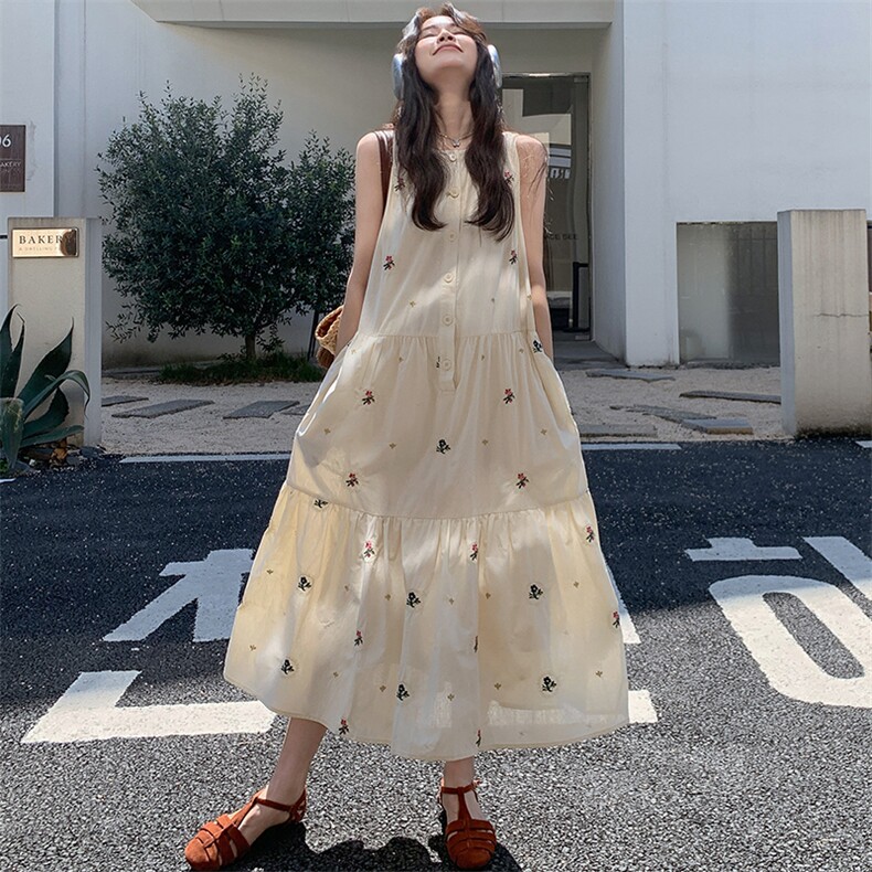 法式俏皮减龄少女感绣花连衣裙女夏季新款时尚洋气休闲百搭背心裙图片