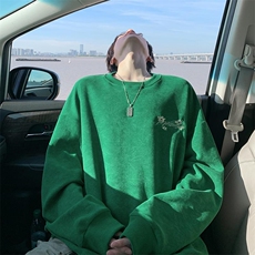 墨绿色