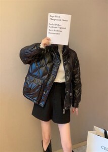 三色三码新面料羽绒服图片