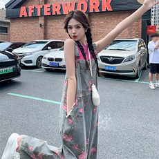 韩系甜酷俏皮背心碎花背带裤女夏季2024新款设计感洋气，女装牛仔裤，2C292